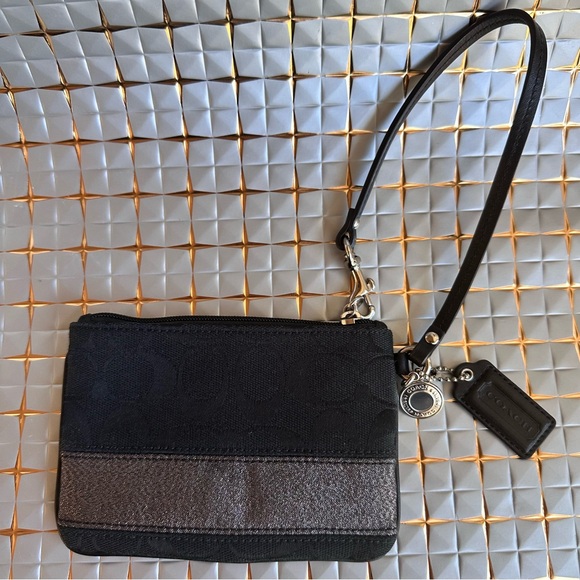 COACH LEATHER WRISTLET WALLET - Picture 11 of 15